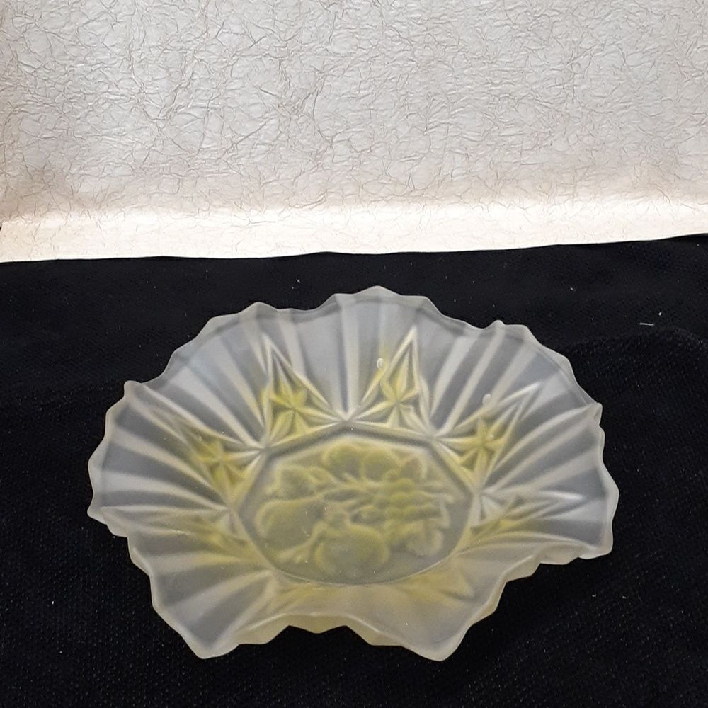 Vintage Federal Depression Glass Pioneer Frosted‎ Yellow Fruit Bowl Fluted Edge